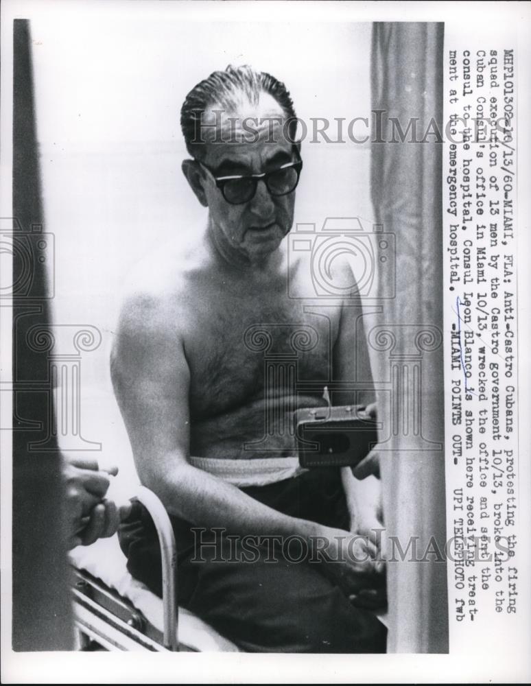 1960 Press Photo Consul Leon Blanco Gets Medical Care After Break In Miami - Historic Images