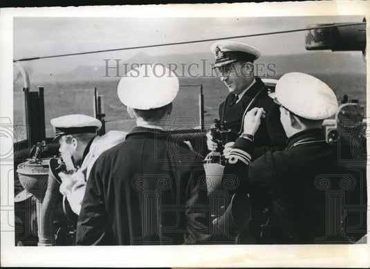 1941 Press Photo The Perth's Captain & Some of His Officers on Bridge on Warship - Historic Images