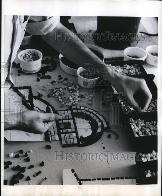 1955 Press Photo Artist Young Carefully Attaches Tiny Glass Stones on Mosaic - Historic Images