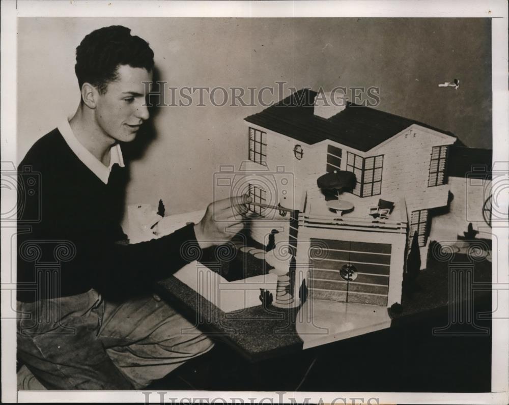 1938 Press Photo Robert L. Stevens Builds Miniature House from Sugar Cubes - Historic Images