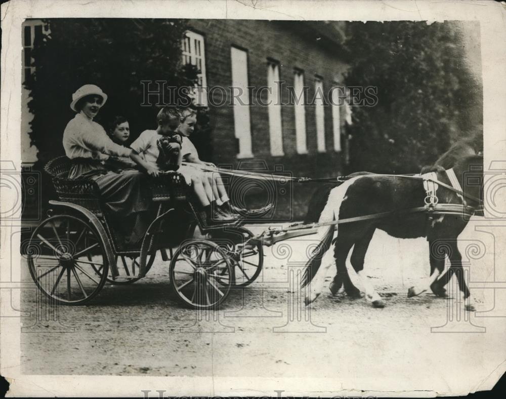 1914 Press Photo Crown Princess Cecilia of Germany & her sons - Historic Images