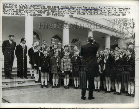 1963 Press Photo of the Poznan Boys and Men's Choir. - Historic Images