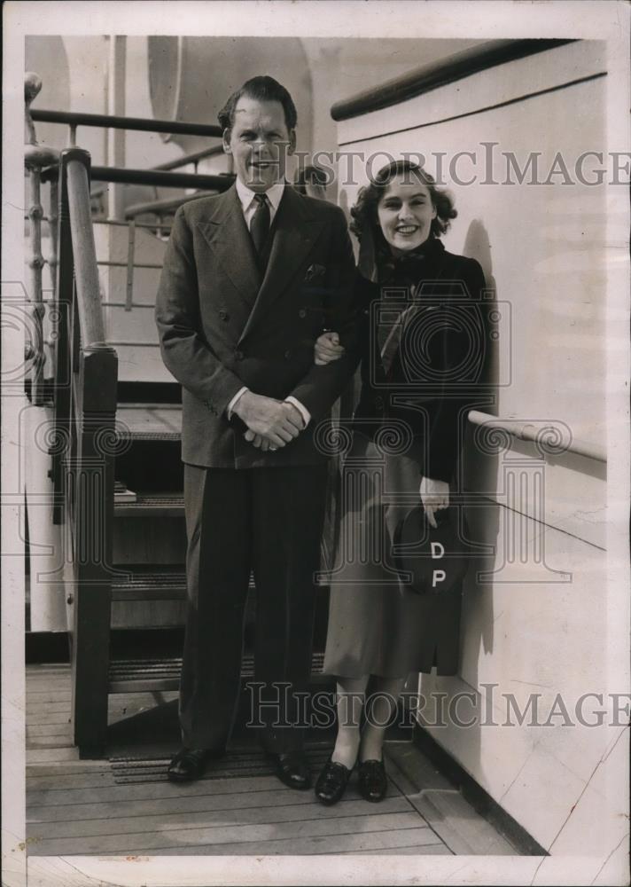 1937 Press Photo Lord and Lady Plunkett Aboard S.S. Queen Mary - Historic Images