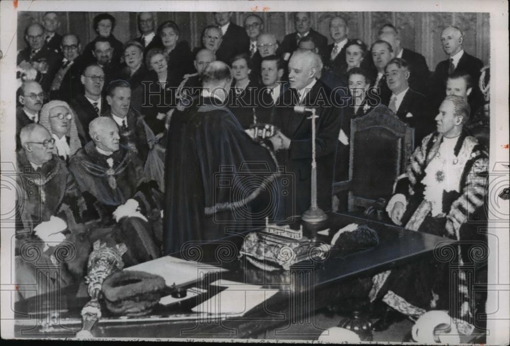 1955 Press Photo Canadian Prime Minister Louis St Lauren on London - Historic Images