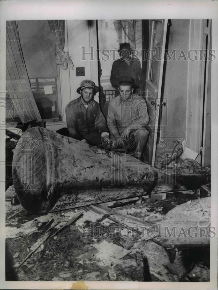 1944 Press Photo Butane Gas Transport Truck Explodes Oklahoma City Oklahoma - Historic Images