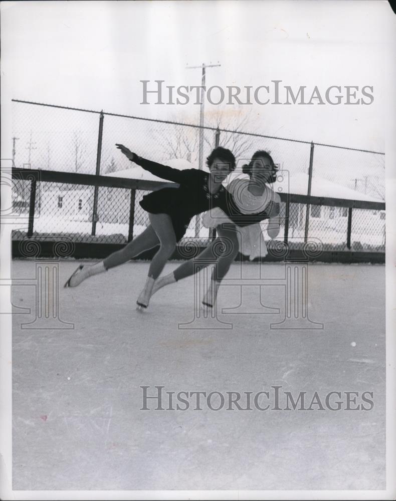 1960 Press Photo Barbara Ann Fitzgerald &amp; Susan Prange Champion Skaters - Historic Images