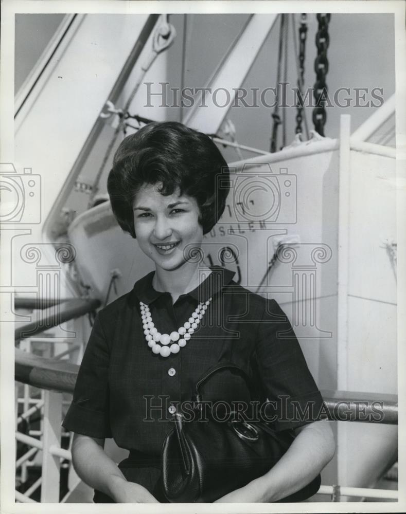 1962 Press Photo Edith Pimoncel on Zim Liner Jerusalem - Historic Images