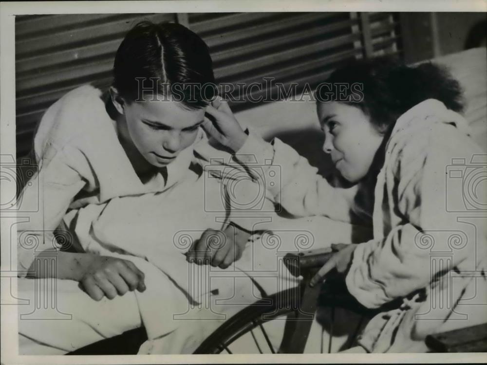 1938 Press Photo William Pohlman had a Surgeon remove his Tooth - Historic Images