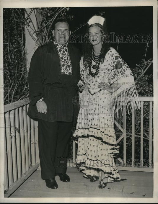 1933 Press Photo Alice McCulloch & Edward Reeves at Bal Masque costume party - Historic Images