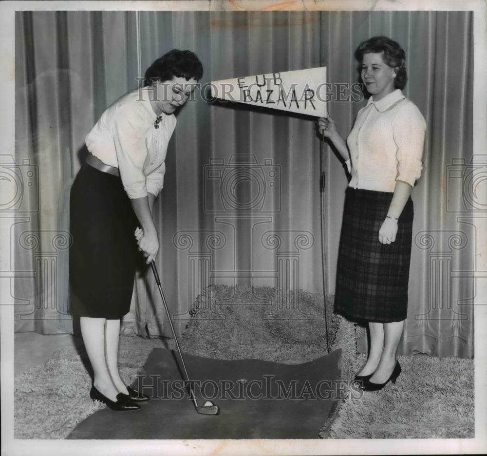 1960 Press Photo Mrs Norman Evans &amp; Mrs David Wood Organizing Event - Historic Images