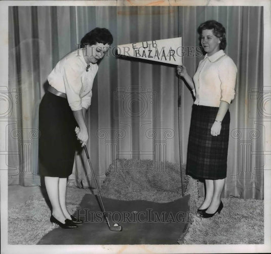 1960 Press Photo Mrs Norman Evans & Mrs David Wood Organizing Event - Historic Images