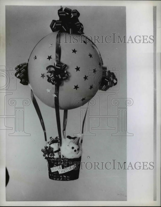 1957 Press Photo Balloon Christmas Ornament - Historic Images