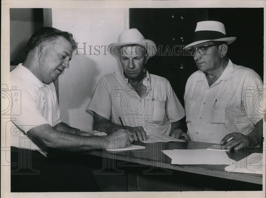 1963 Press Photo Racing Secretary Linus Pierce, Trainers Bud Rapp & Mack Crawfor - Historic Images