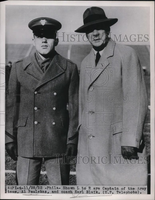 1952 Press Photo Capt of Army Team Al Paulekas & Coach Earl Blaik - Historic Images