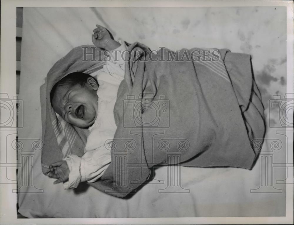 1946 Press Photo Mrs Robert Eugene Pries Abandons Infant Trenton New Jersey - Historic Images