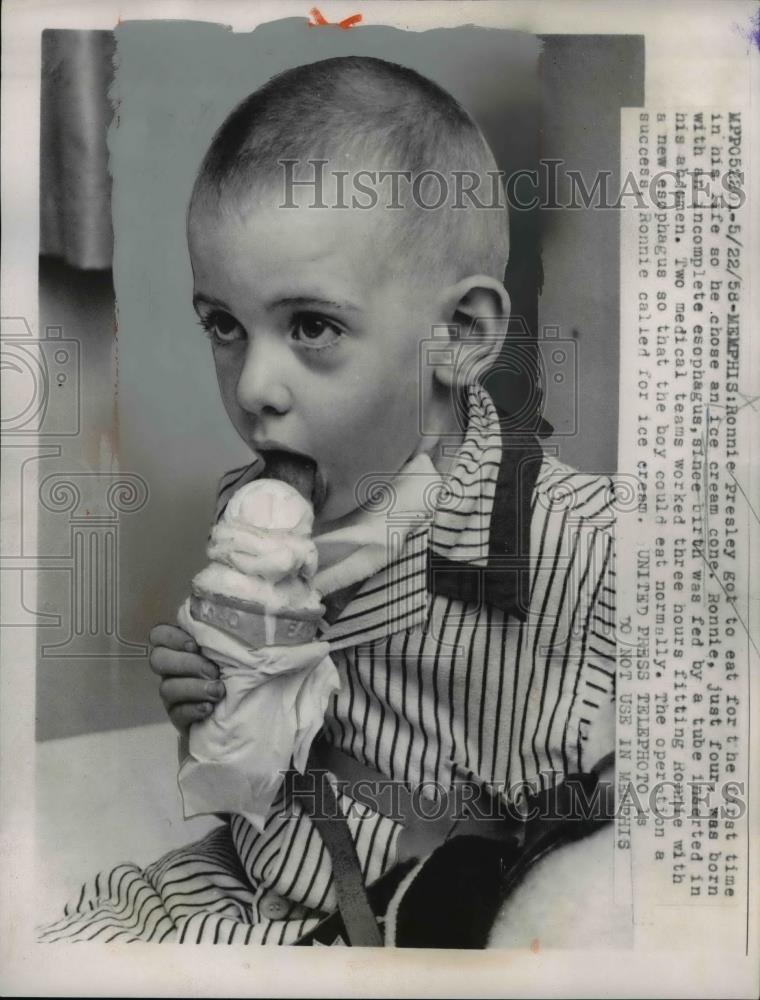 1958 Press Photo Ronnie Presley eats ice cream cone for the first time - Historic Images