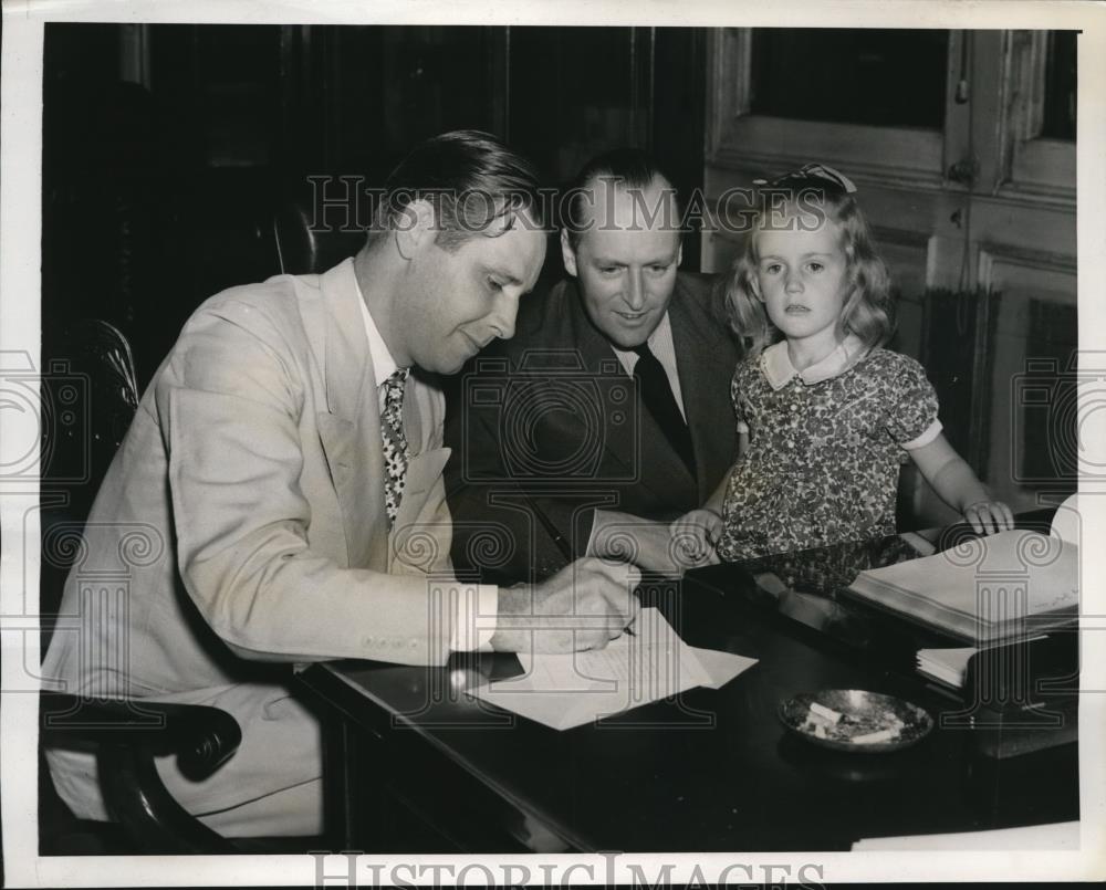 1939 Press Photo Prince Olav of Norway(R), Boston Mayor Maurice Tobin &amp; daughter - Historic Images