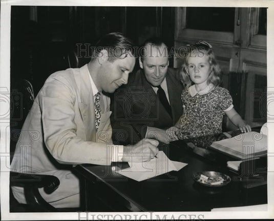 1939 Press Photo Prince Olav of Norway(R), Boston Mayor Maurice Tobin & daughter - Historic Images