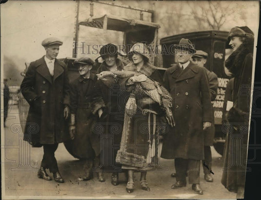1922 Press Photo Ms. Marie Maddox & Ms. Allen, w/ the Turkey - Historic Images
