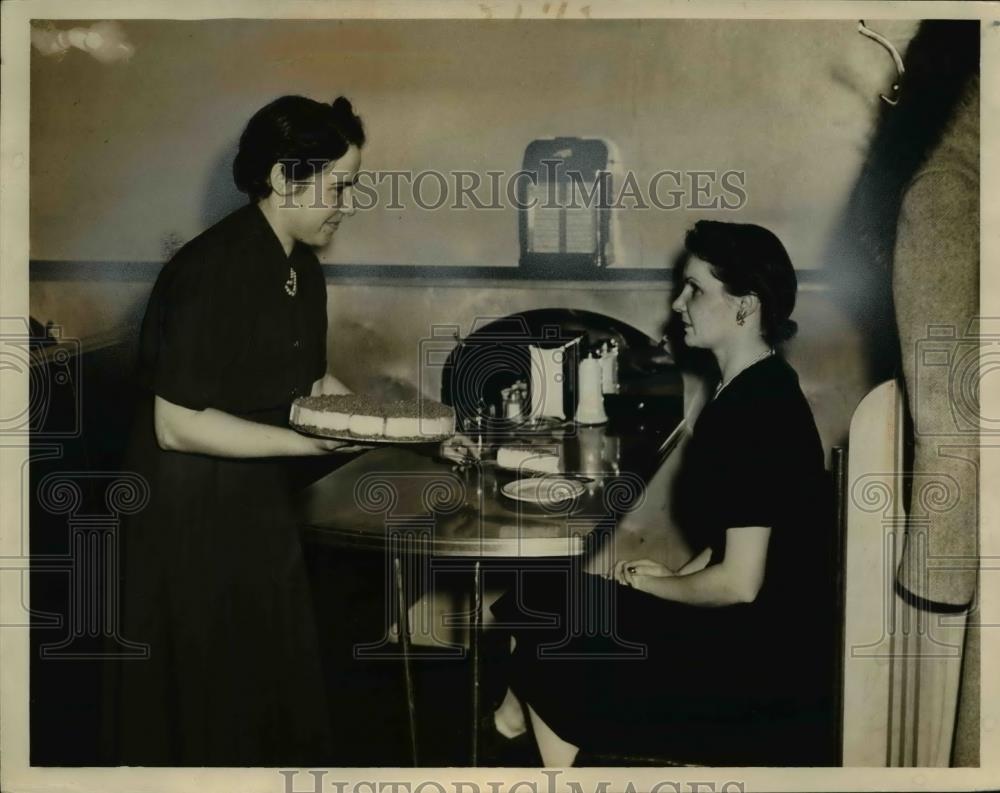 1941 Press Photo Mrs. Earl Arnold personally serves Sue Leachko a piece of cake - Historic Images