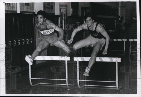 1977 Press Photo Ed Carver & Dan Debuec Using Hallway for 100 Yard Hurdles - Historic Images