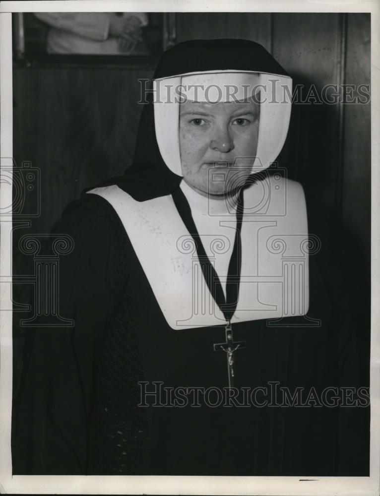 1936 Press Photo Cleveland Ohio Sister Hyacinth rescued six from a fire - Historic Images