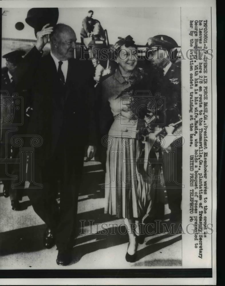 1957 Press Photo Spence AFB Ga President Eisenhower &amp; wife - nee14490 - Historic Images