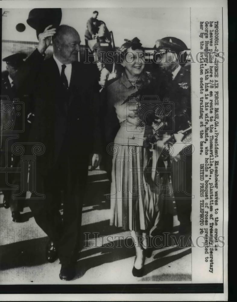 1957 Press Photo Spence AFB Ga President Eisenhower & wife - nee14490 - Historic Images