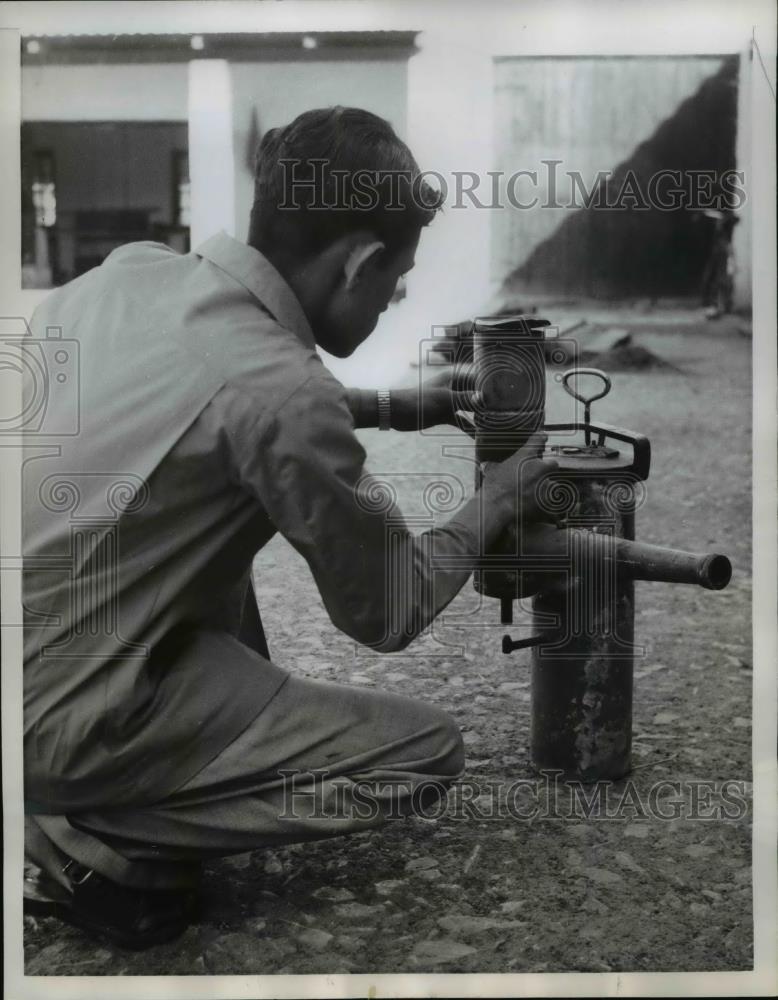 1960 Press Photo New Delhi, India Noisemaker device - nee07263 - Historic Images