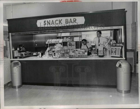 1966 Press Photo The Lake County Courthouse's snack bar - nee15764 - Historic Images
