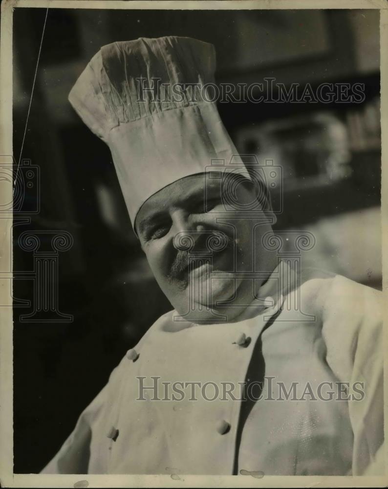 1930 Press Photo Chef Paul Germraine Gained 100 pounds on his Own Cooking - Historic Images