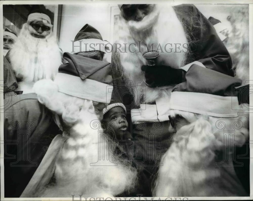 1974 Press Photo Bernard Richardson Surrounded by Santas - nee16416 - Historic Images