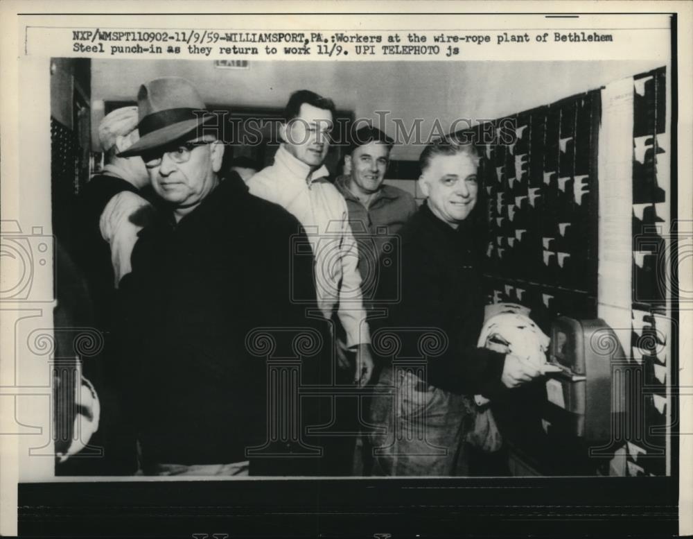 1959 Press Photo Workers Wire Rope Plant of Bethlehem Steel Returning to Work - Historic Images