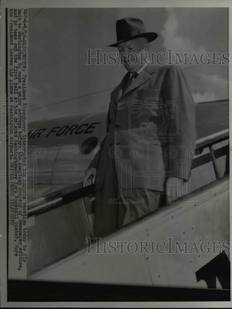 President Eisenhower boards plane for a vacation1953 Press Photo - nee14495 - Historic Images