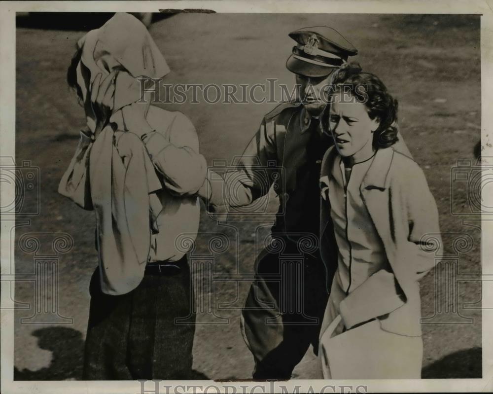 1939 Press Photo James J. Kehoe Arrest by State Trooper After Kidnapping Ex-Wife - Historic Images