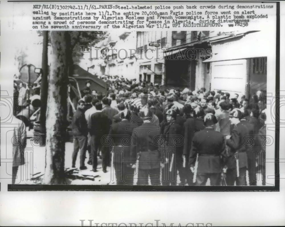 1961 Press Photo PAris France police at Algerian Moslem demonstrations - Historic Images