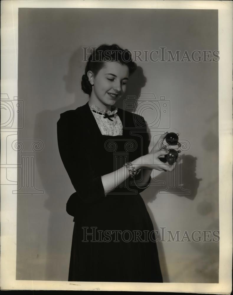 1939 Press Photo Woman Holds Christmas Tree Ornament Balls - nee12442 - Historic Images