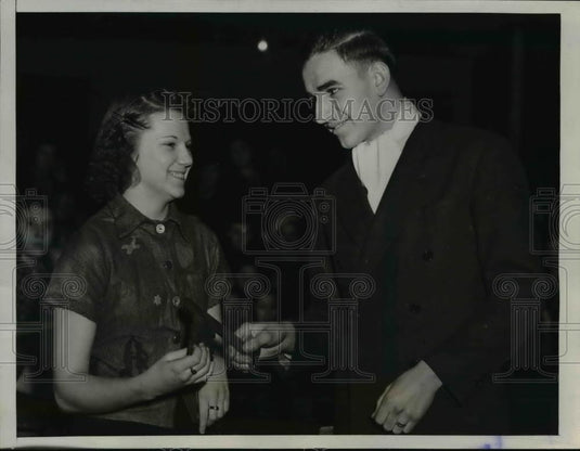 1939 Press Photo Cleveland Joe Pastor Pres of Biys groups & Dot Fulton - Historic Images