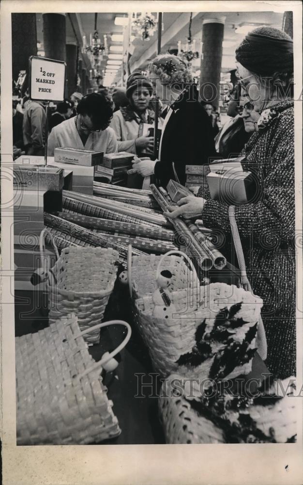 1954 Press Photo Wrappings &amp; Trimmings on Sale at Mays - nee13223 - Historic Images