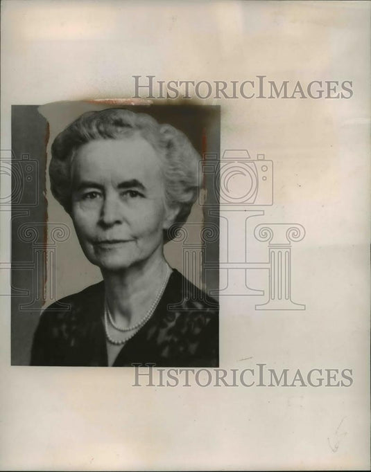 1952 Press Photo Mary Emily SInclair Was Beaten Police Took to Hospital - Historic Images