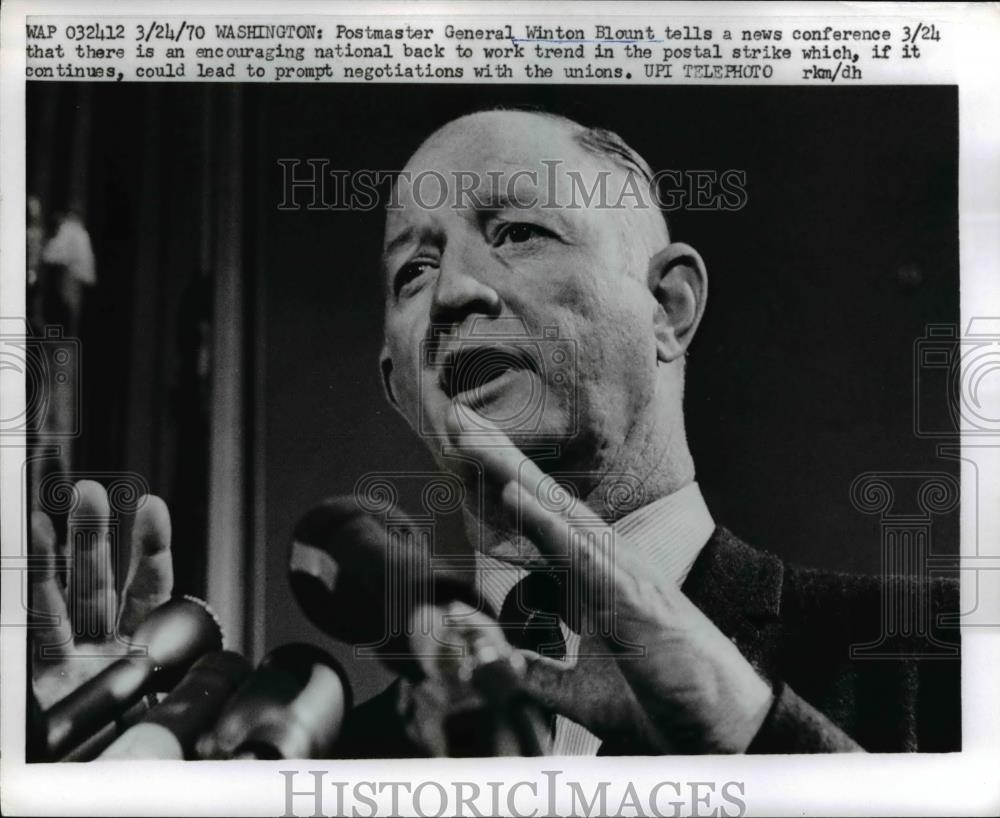 1970 Press Photo Postmaster General Winton Bout at the news conference - Historic Images