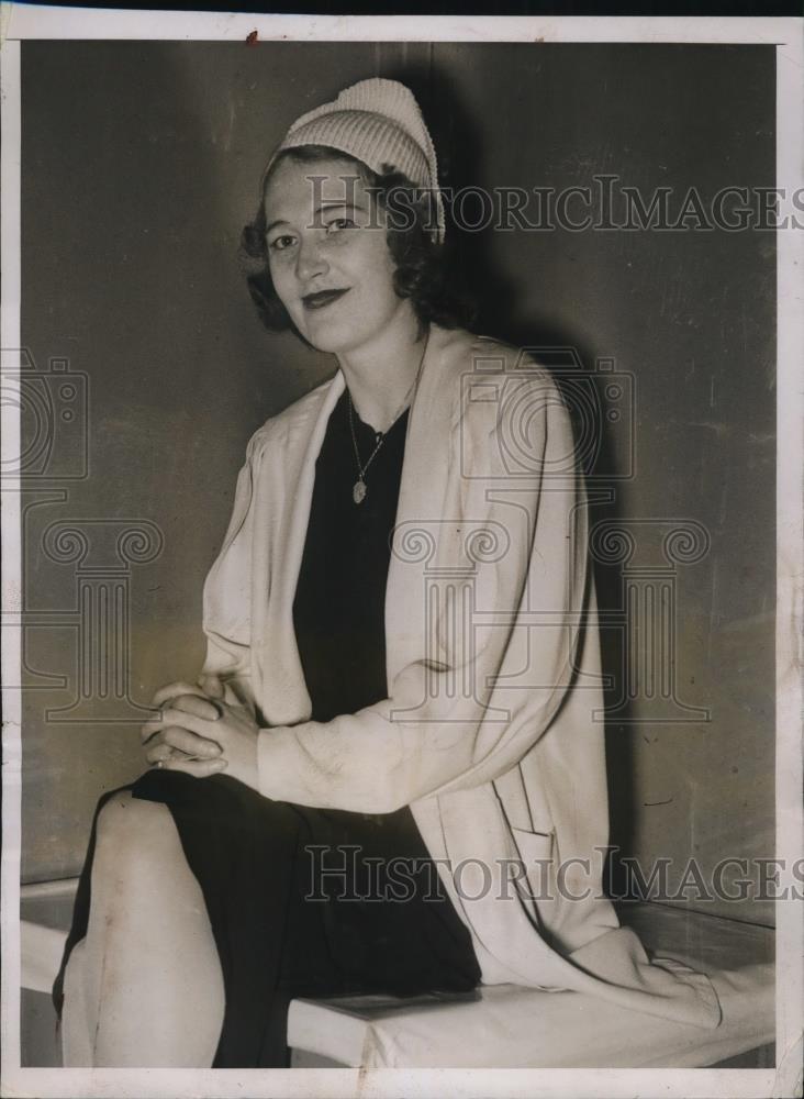 1937 Press Photo Mary Lou English waitress in San Francisco witness gun battle - Historic Images