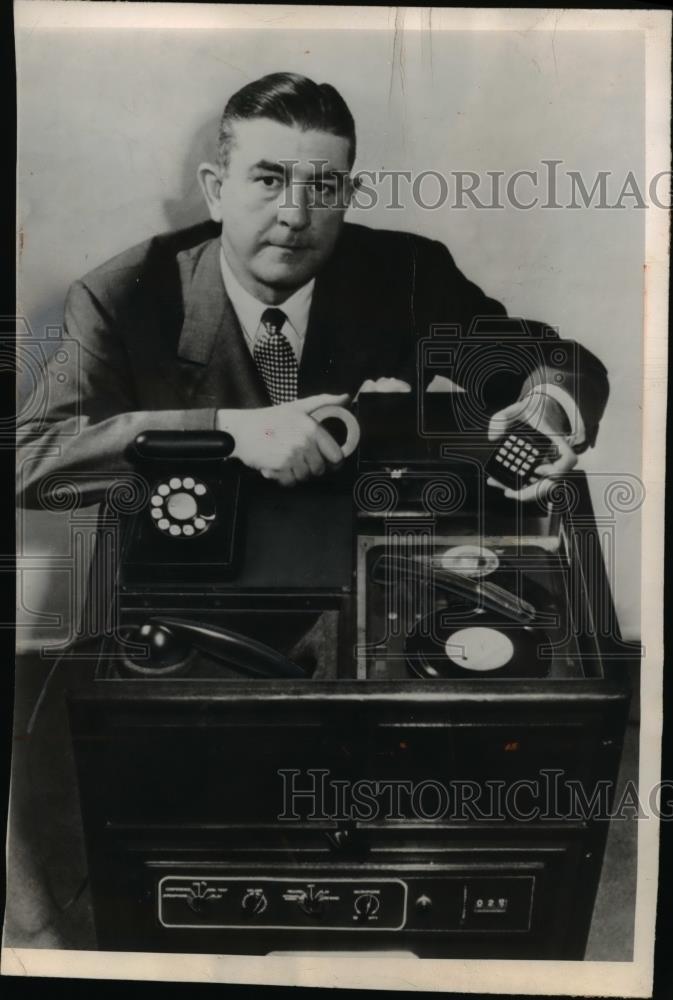 1949 Press Photo Tele-Magnet Machine Shown by George F Ryan Business Machine Co - Historic Images