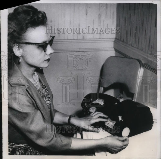 1960 Press Photo Chicago Ill Joan Oara & auto device called Dialaphone - Historic Images