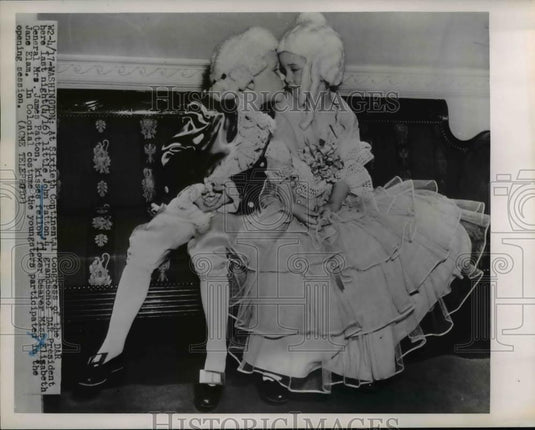 1951 Press Photo John Patton & Elizabeth Jane Elam Colonial Costume DAR Congress - Historic Images