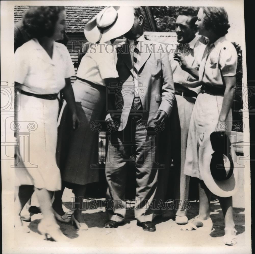 1938 Press Photo Senator Ellison D. Smith receives good luck kisses from wife - Historic Images