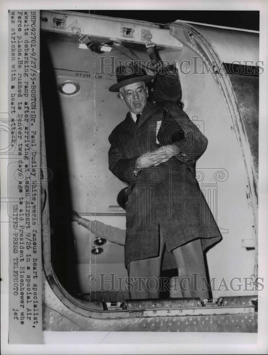 1955 Press Photo Dr. Paul Dudley White as he arrived at Logan Airport - Historic Images