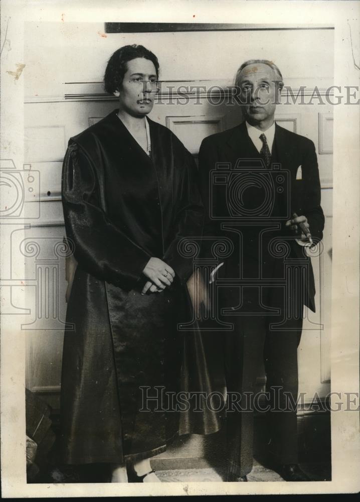 1931 Press Photo Alvaro De Albornor with lawyer Victoria Kent - Historic Images