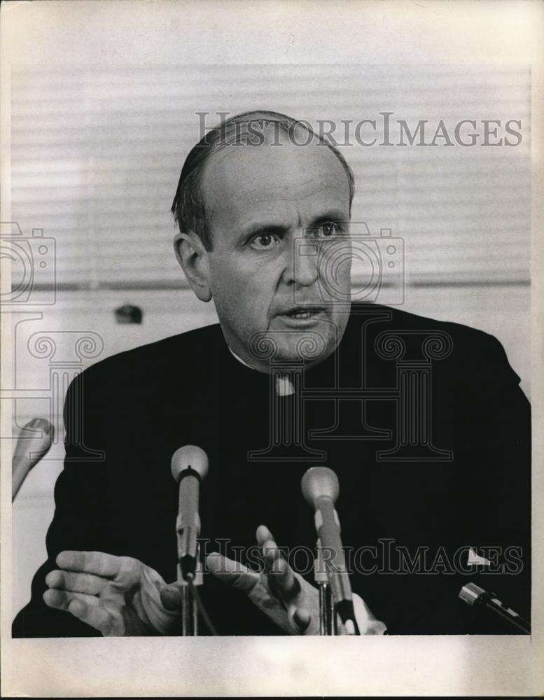 1971 Press Photo Robert F. Drinan, Massachusetts Representative - Historic Images