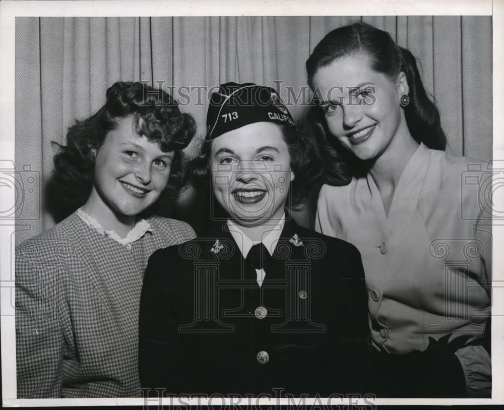 1946 Press Photo WAVE Betty Witcher, Marion Reipzel, Jan Ulrich at Convention - Historic Images